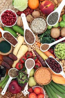 Sağlık Gıda yüksek lif diyet meyve, sebze, baklagiller, fındık, tohum ve hububat ile için. Gıdalar antioksidan Antosiyaninler, vitaminler ve mineraller ile. Üstten görünüm.
