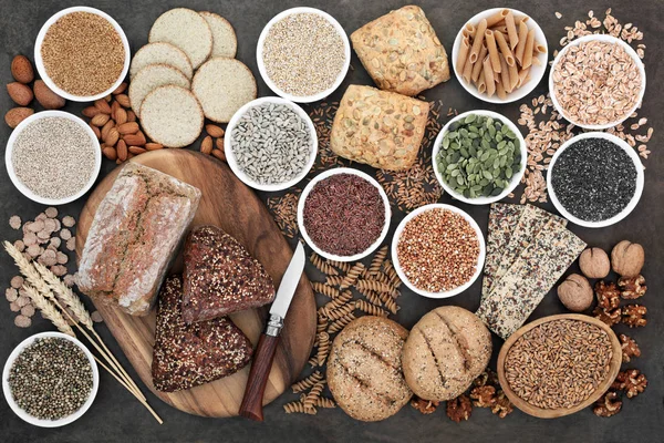 Ballaststoffreiche Reformkost Mit Vollkornbrot Und Semmeln Vollkornnudeln Getreide Nüssen Samen — Stockfoto