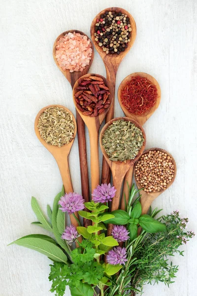 Herb Spice Fresh Dried Food Seasoning Olive Wood Spoons Loose — Stock Photo, Image