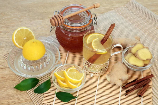 Ingredientes Flu Remédio Frio Com Gengibre Fresco Frutas Limão Paus — Fotografia de Stock