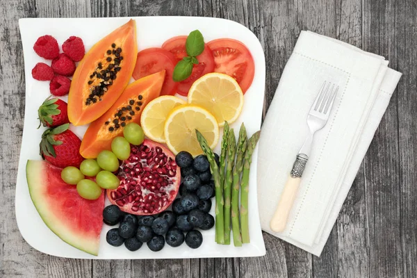 Healthy Diet Food Fresh Fruit Vegetable Plate Fork Napkin Rustic — Stock Photo, Image