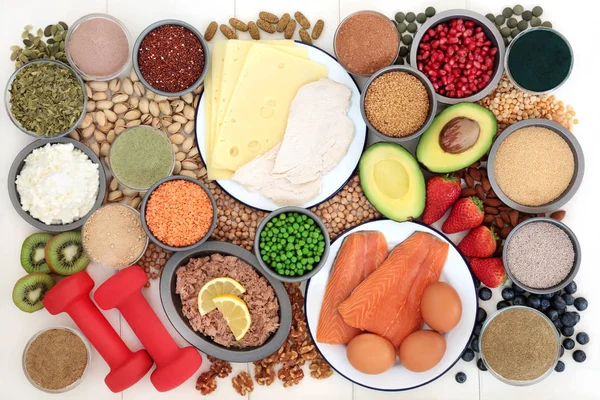 Musculation Aliments Santé Haltères Poids Avec Viande Maigre Riche Protéines — Photo