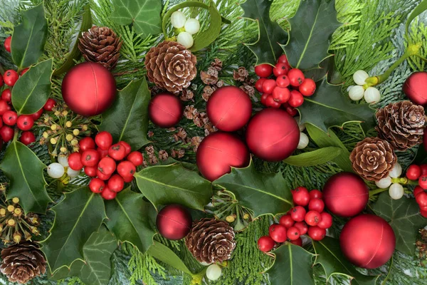 Sfondo Decorativo Natalizio Con Tradizionale Vegetazione Invernale Agrifoglio Vischio Edera — Foto Stock