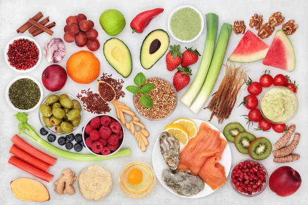 Bağışıklık sistemi sağlıklı gıdaların antioksidanlarla, antosiyaninlerle, vitaminlerle, minerallerle, proteinle, omega 3 'le ve lifle uyumlu hale getirilmesini sağlar. Düz yatıyordu.