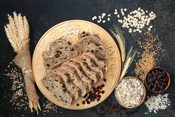 High Fibre Health Food Raisin Rye Bread Loaf Bowls Raisins — Stock Photo, Image