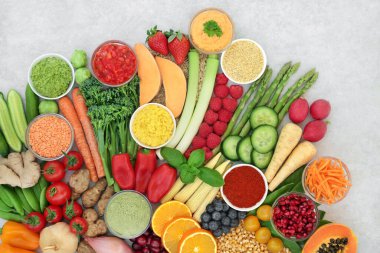 Antioksidanlı, antosiyaninli, havuçlu, mineralli, vitaminli, diyet lifli ve akıllı karbonhidratlı sağlıklı bir kalp için düşük kolesterollü vegan sağlıklı yiyecekler. Sebze, meyve, takviye tozu, sos ve baharatla.. 