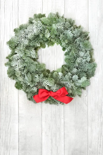 Winter Solstice Wreath Snow Covered Spruce Fir Red Bow Rustic — Stock Photo, Image