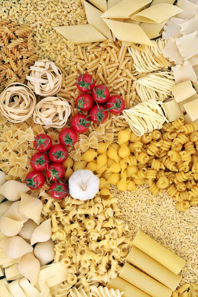 Gezonde Italiaanse Ingrediënten Met Pasta Tomaten Knoflook Vlakke Lay Bovenaanzicht — Stockfoto