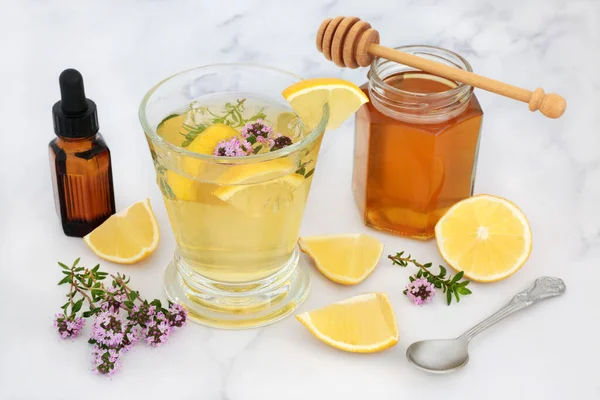 Alternatives Heilmittel Gegen Erkältungs Und Grippeviren Mit Thymiankraut Honig Und — Stockfoto