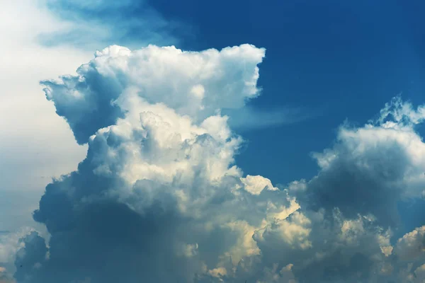 Drammatiche Nuvole Tempestose Come Sfondo Naturale Pericolose Nuvole Cumulonimbus Sopra — Foto Stock