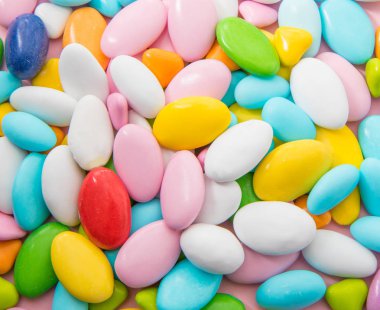 Grup colroed konfeti ile çiçek