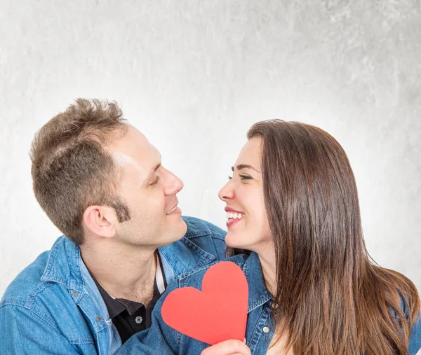 Pareja Con Forma Corazón Rojo —  Fotos de Stock