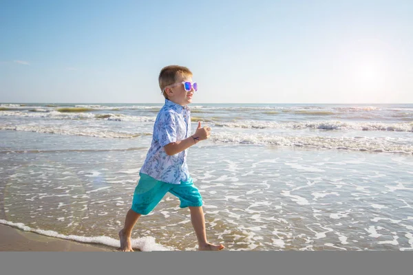 Young Boy Run Shore — Stock Photo, Image