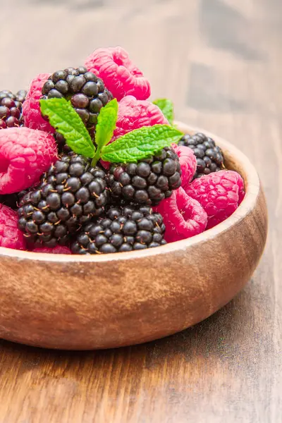 Wooden Cup Fresh Berries Wooden Table — Stock Photo, Image