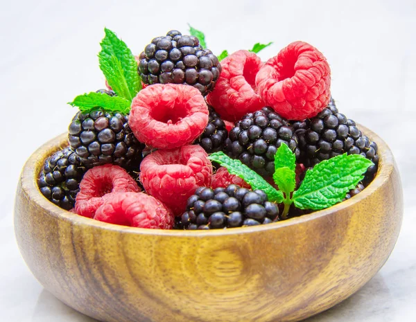 Wooden Cup Fresh Berries Wooden Table — Stock Photo, Image