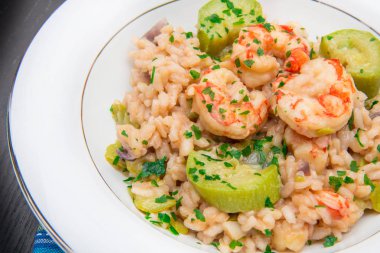 karides ve kabak risotto ile çanak