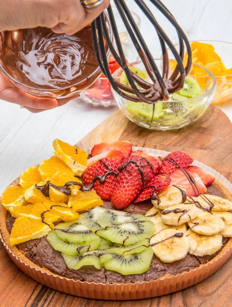 Choklad Tarte Med Blandad Färsk Frukt — Stockfoto