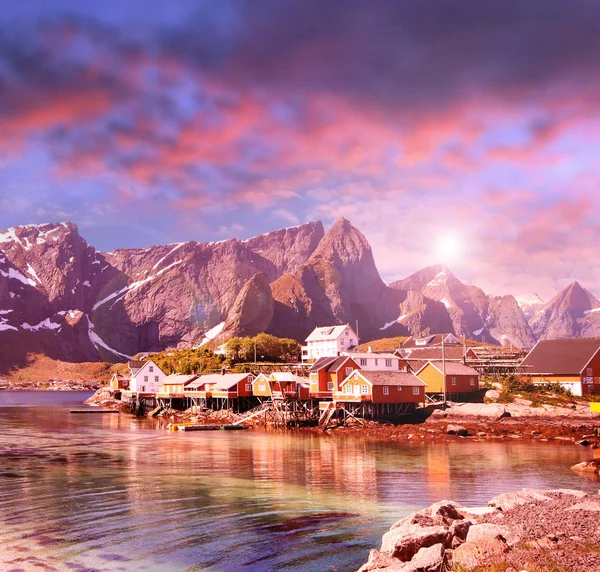 Lilla Staden Hamnoy Nära Lofoten Norge Med Blå Himmel — Stockfoto