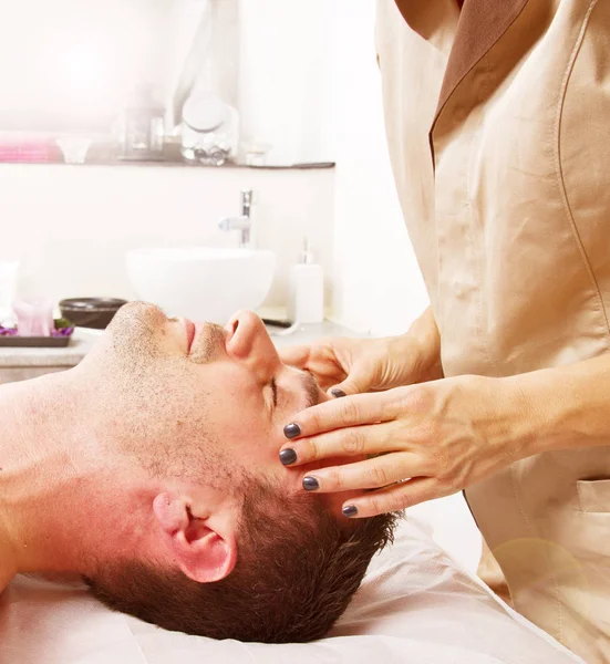 Man Massage Krijgen Thebeauty Centrum — Stockfoto