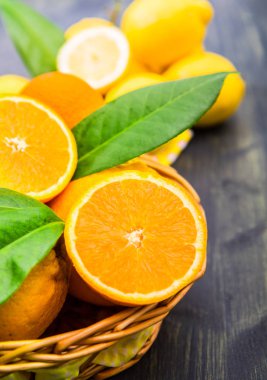 sepet içinde taze turuncu 