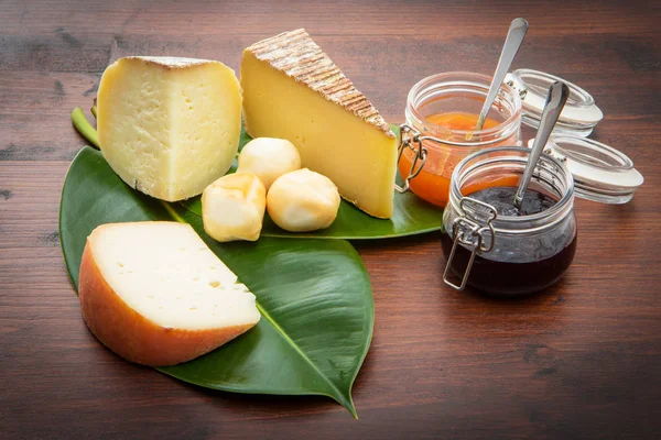 Formaggio Misto Con Marmellata Frutta — Foto Stock