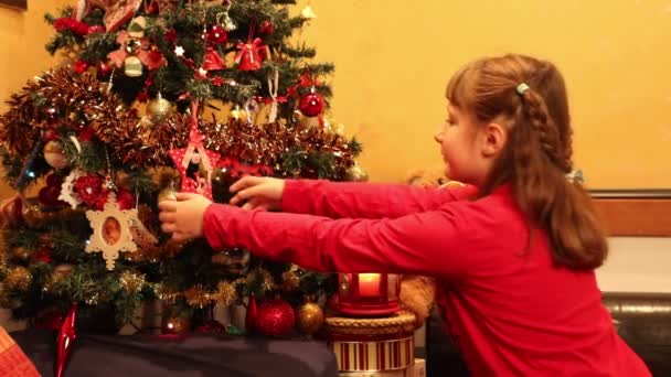 Little Girl Arranges Christmas Tree — Stock Video
