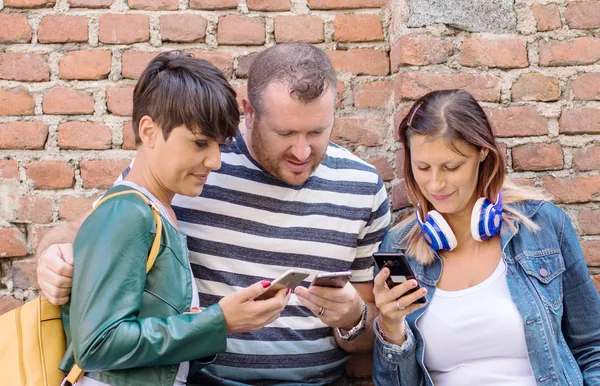 Group of friends watching smart mobile phones — Stock Photo, Image