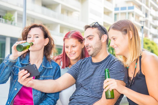Group of friend are drinking beer and watching the smartphone — Stock Photo, Image
