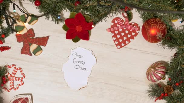 Vánoční Dřevěné Pozadí Vánoční Stromeček Červené Dekorace Vánoční Věnec Venkovním — Stock video
