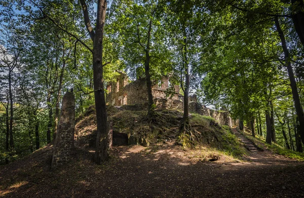 Romjai a régi Ksiaz castle — Stock Fotó