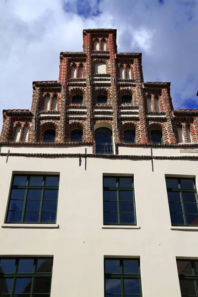 Fasad av historiska byggnader i Lueneburg — Stockfoto