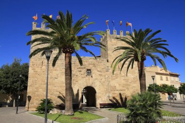 Porta del Moll, eski Alcudia, Mallorca, Balearic Adaları, İspanya 'nın ana kapısı.