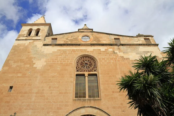 Церковь Сан-Висенте-Феррера в Манакоре, Майорка, Испания — стоковое фото