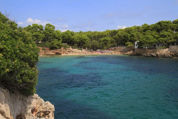 Krásná pláž s tyrkysovou mořskou vodou, Cala Gat, Mallorca, lázně — Stock fotografie