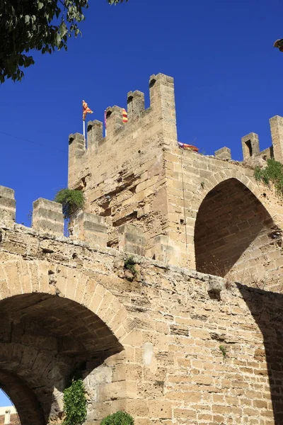 Porta del Moll, κύρια πύλη για την παλιά πόλη της Alcudia, Mallorca, — Φωτογραφία Αρχείου