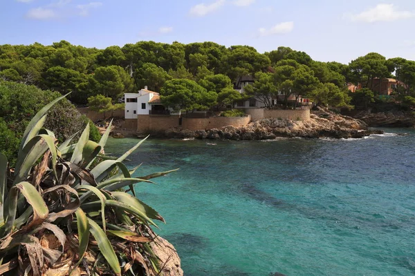 Schöner Strand mit türkisfarbenem Meerwasser, Cala Gat, Mallorca, Wellness — Stockfoto