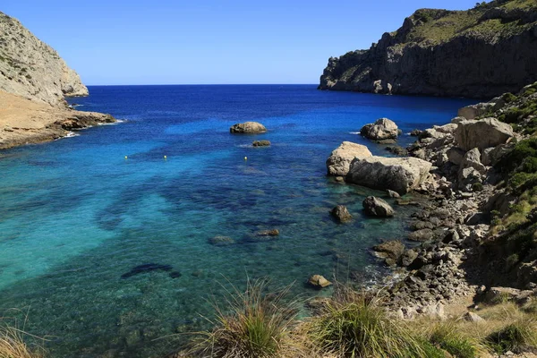 Schöner Strand mit türkisfarbenem Meerwasser, Cala Figuera, Mallorca, — Stockfoto