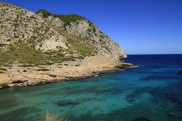 Bellissima spiaggia con acqua di mare turchese, Cala Figuera, Maiorca , — Foto Stock