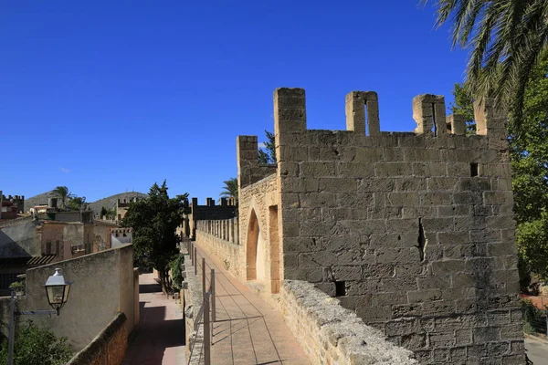 Porta del Moll, fő kapu, a régi város Alcudia, Mallorca, — Stock Fotó