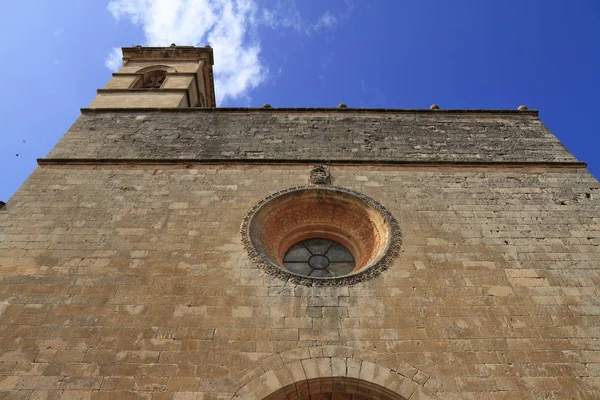 Convent de Sant Bernadí i hjärtat av byn Petra, norr — Stockfoto