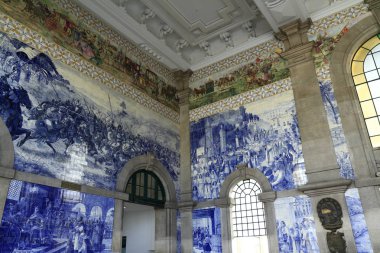 Sao Bento Minho tren istasyonunun ünlü iç duvarı. Porto
