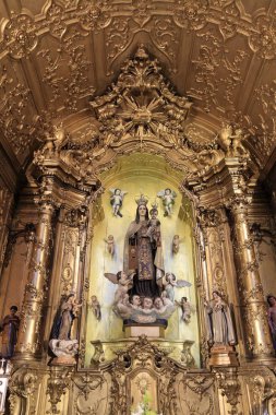 Carmelitas kilisesinin içindeki sunak, Porto