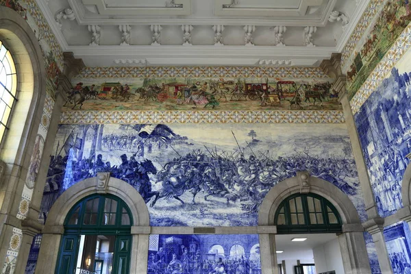 A Sao Bento Minho vasútállomás híres belső fala. Porto — Stock Fotó