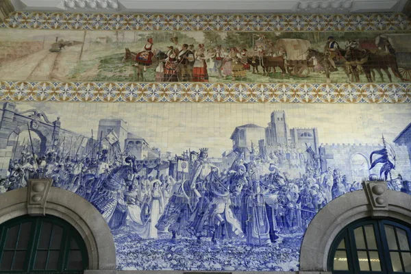 A Sao Bento Minho vasútállomás híres belső fala. Porto — Stock Fotó