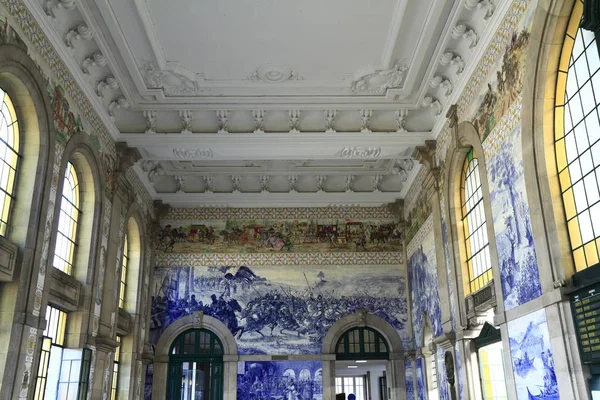 A Sao Bento Minho vasútállomás híres belső fala. Porto — Stock Fotó