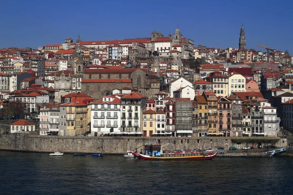 Porto, Portekiz eski şehir panoramik görünümü — Stok fotoğraf