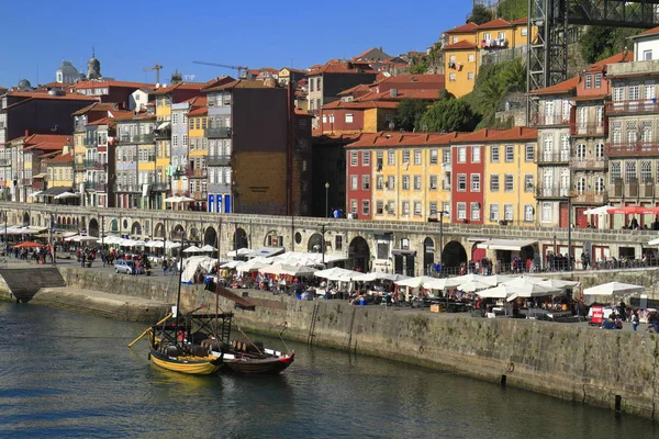 Porto, Portekiz eski şehir panoramik görünümü — Stok fotoğraf