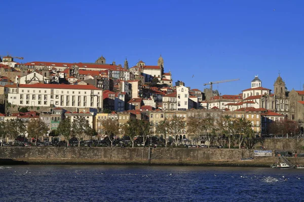 Vista panorámica del casco antiguo de Oporto, Portugal — Foto de Stock