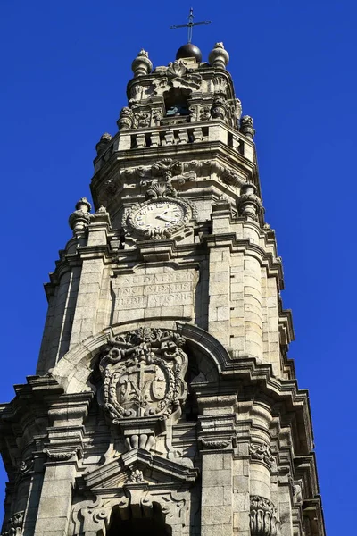 Torre dos Clerigos, um dos marcos e símbolos da cidade de — Fotografia de Stock