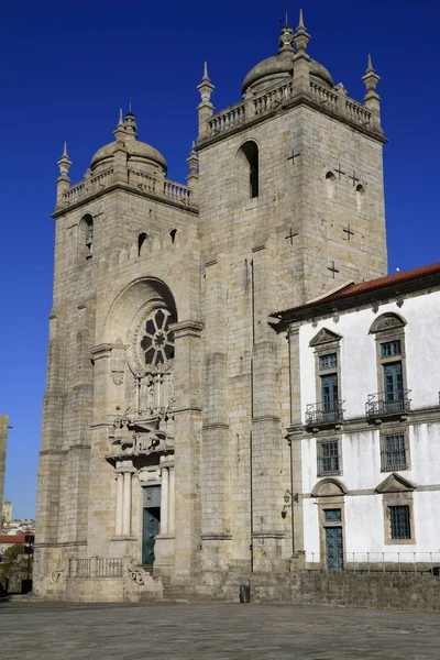 La Catedral de Oporto (Catedral de la Asunción de Nuestra Señora) o Imagen de archivo